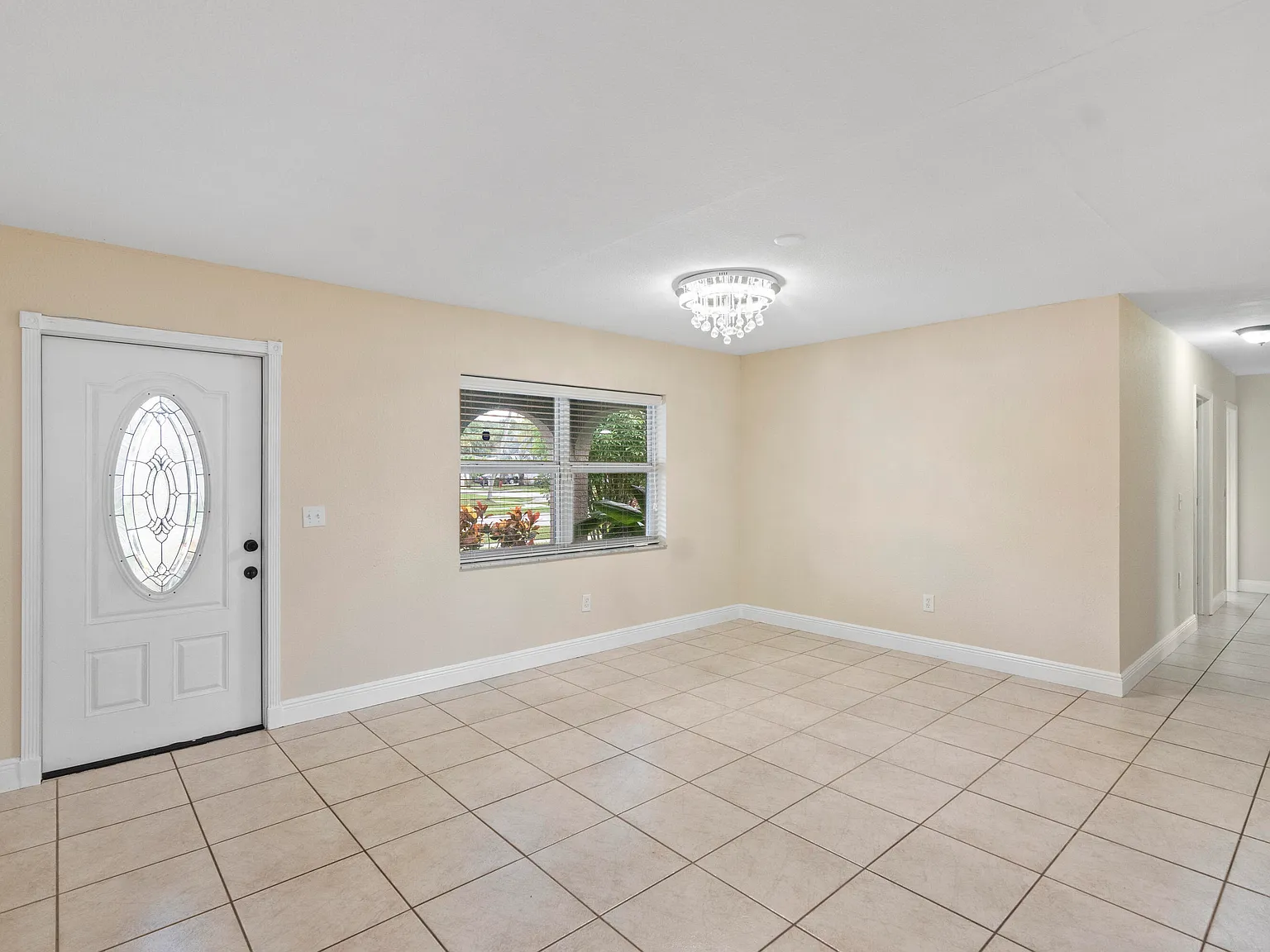 4 bed, 2.0 bath, 1343 sqft, $3,900 — Photo 3