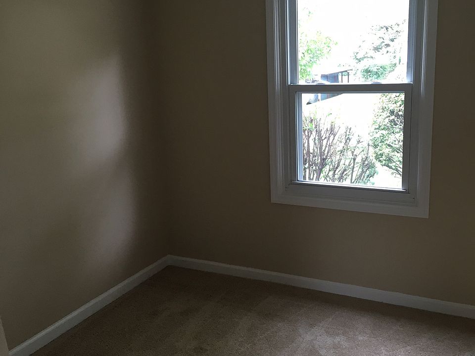 2nd image of 902 Williams St