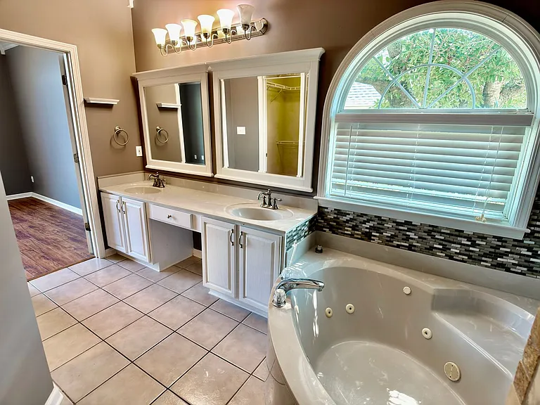 5104 Deerfield Dr — Photo 9