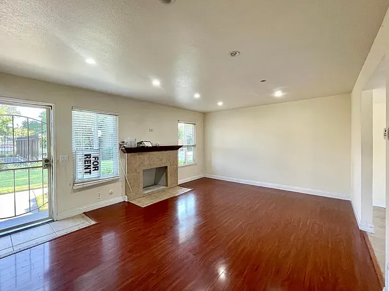 Sussex Cir — Photo 2