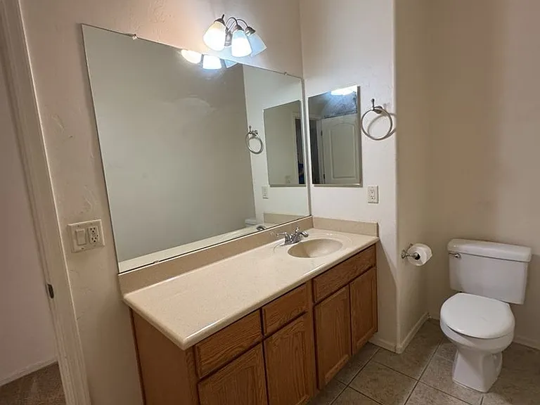 3603 Plaza De La Rosa — Photo 18