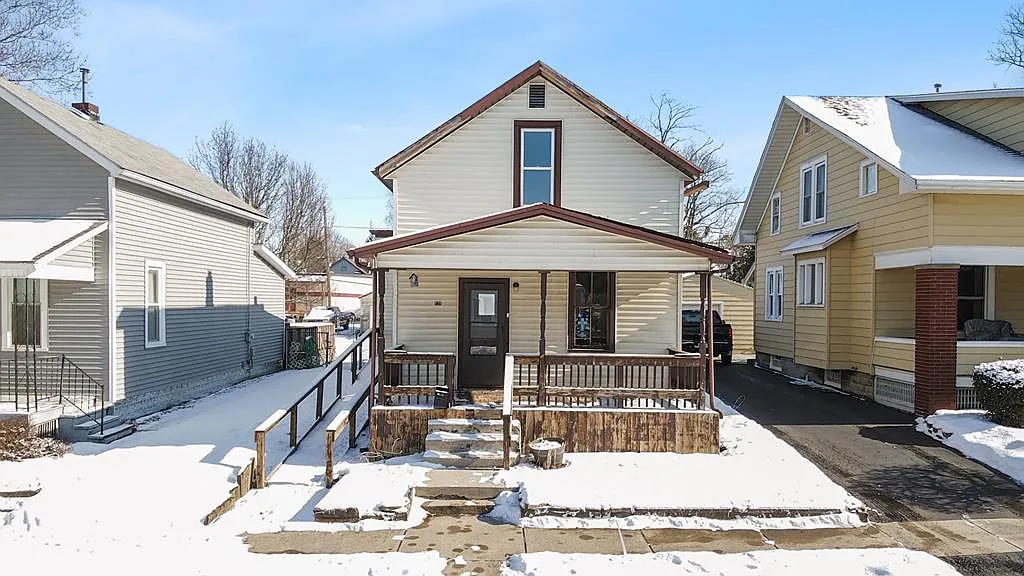 838 S Poplar St photo 1