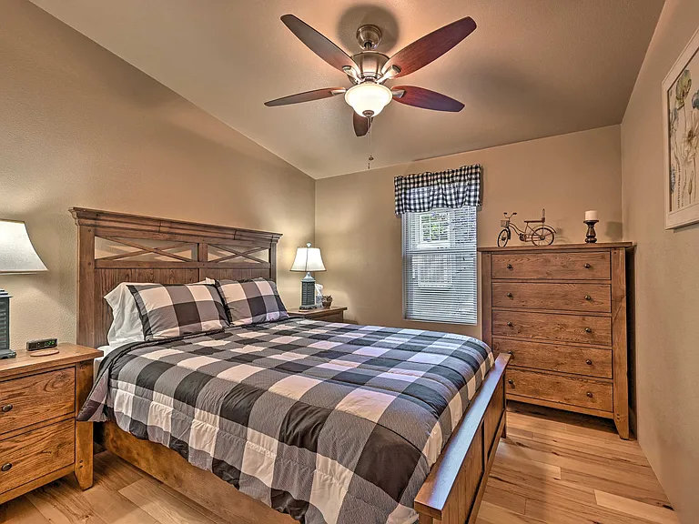325 E Oak Dr — Photo 11