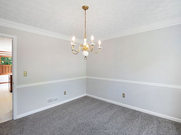 4th image of 4118 Tanbark Dr NE