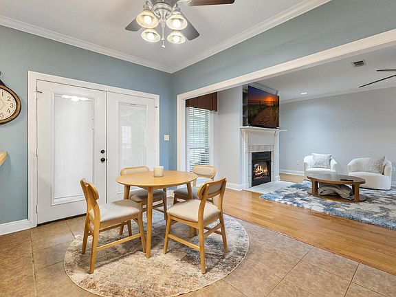 4th image of 12 Classic Woods Dr