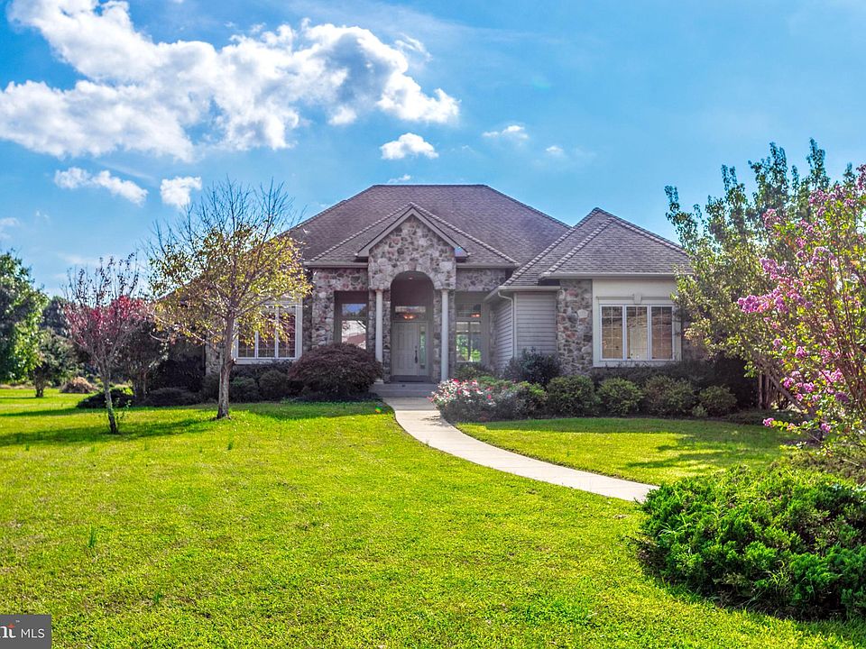 1st image of 18163 White Tail Way