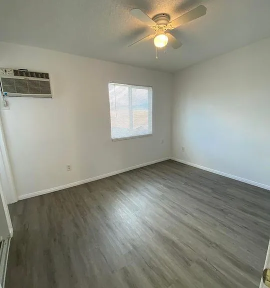 8816 Laurel Canyon Blvd — Photo 8