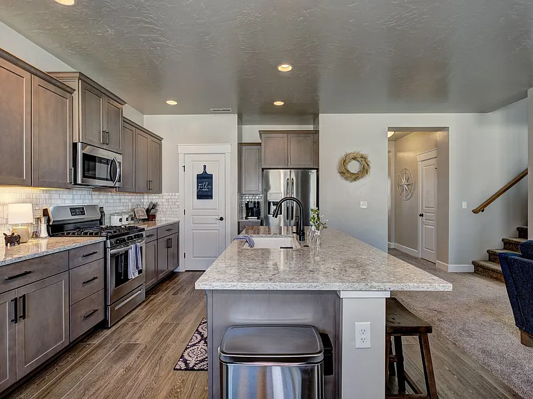2580 E Blackstone Dr — Photo 13