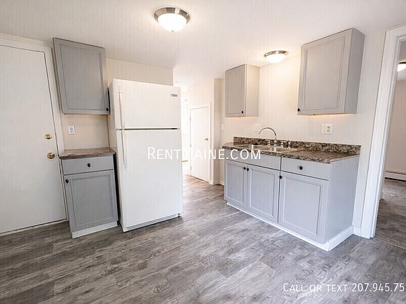 3rd image of 12 Spring St APT 2