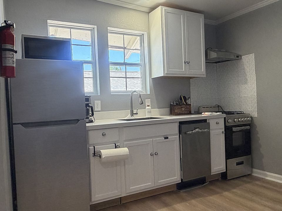 1st image of 1633 Washington Ave APT D