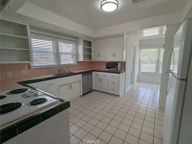 6829 McLennan Ave — Photo 13