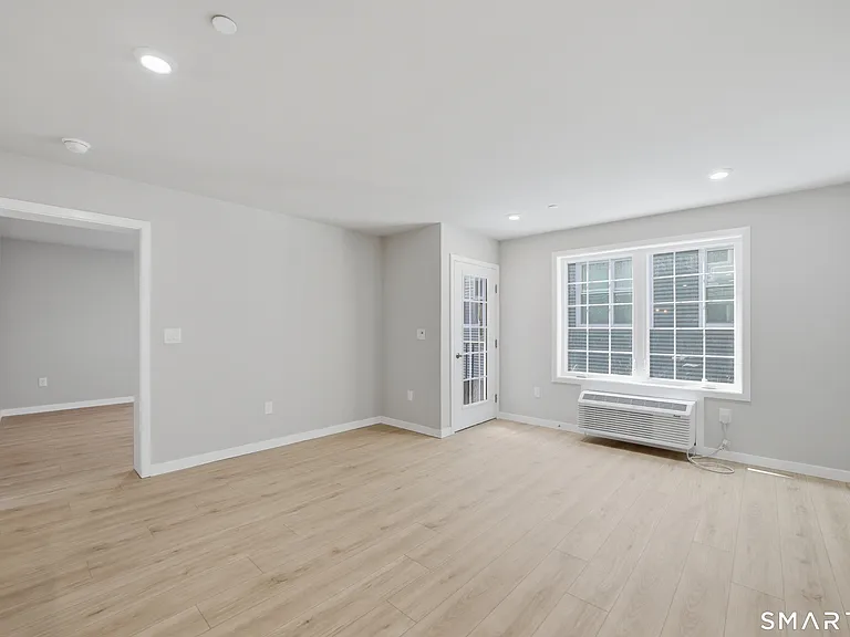 589 Bedford St #205 — Photo 6