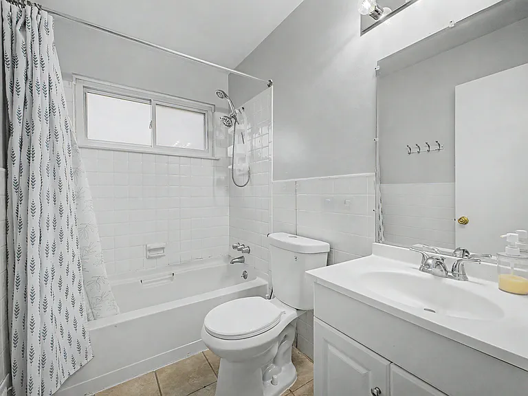 24315 Currier St — Photo 20