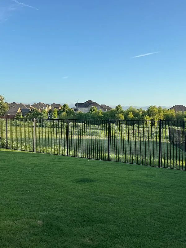 4 bed, 2.0 bath, 2001 sqft, $3,500 — Photo 2