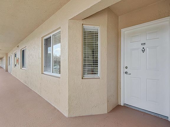 4th image of 12565 Imperial Isle Drive #208