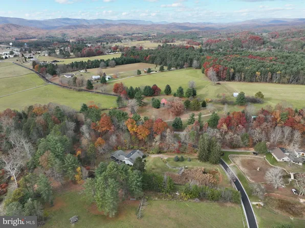 656 Back Draft Rd, Green Bank, WV 24944