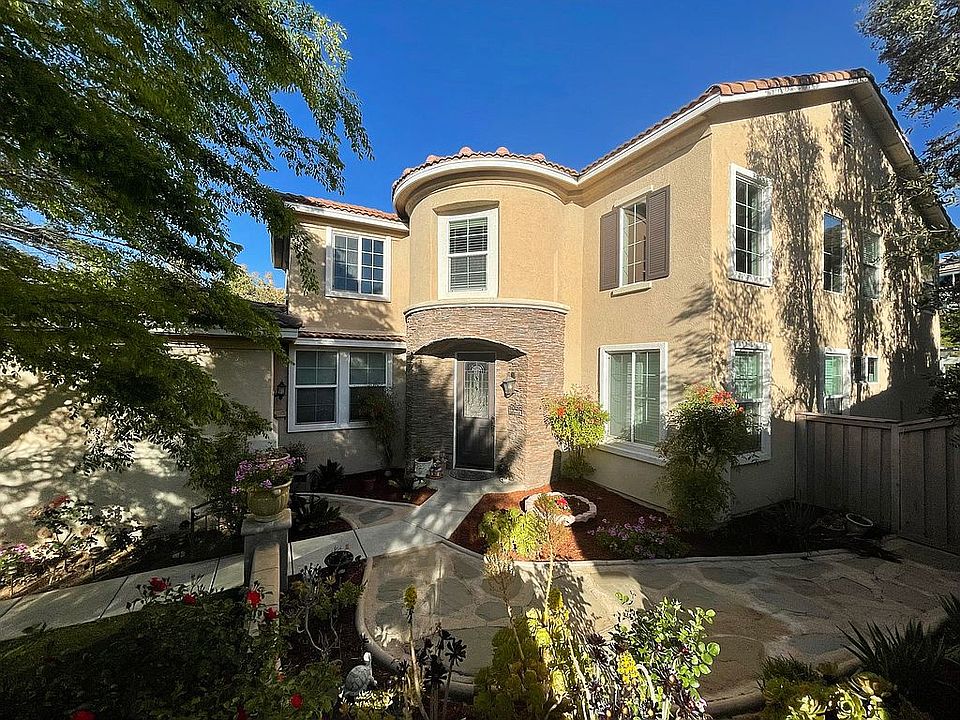 1st image of 31869 Birchwood Dr