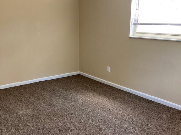 3rd image of 2138 E Hanna Ave #3