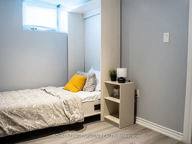 28 Jeffton Cres — Photo 9