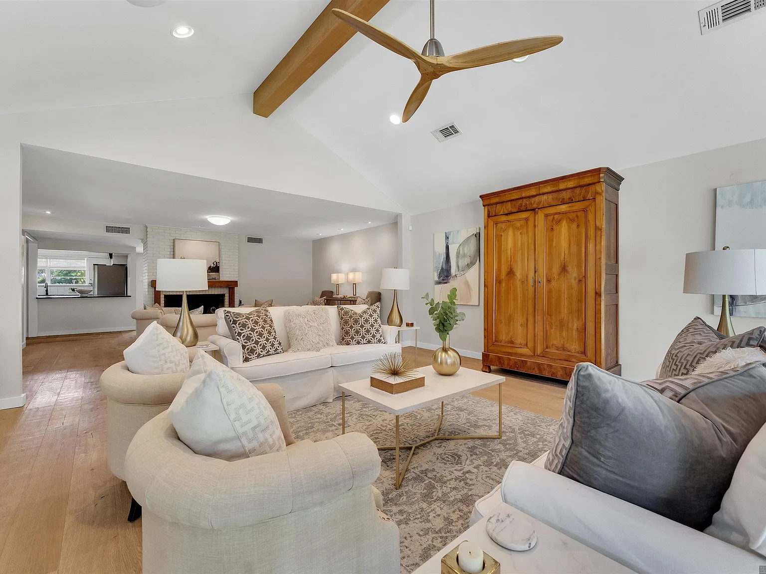4 bed, 3270 sqft, $3,900 — Photo 3
