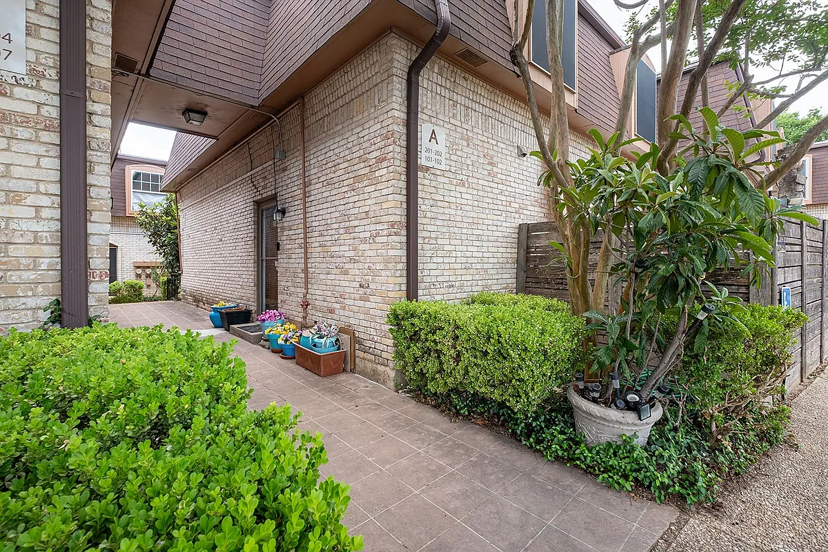 Building Photo - 7801 Shoal Creek Blvd #201