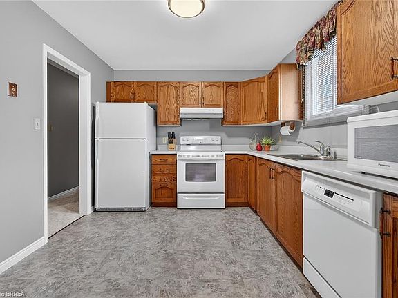 3rd image of 104 Viscount Rd