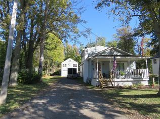 5841 Lakeview Ter, Lake View, NY 14085