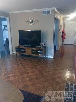 3rd image of 108 Hillsboro Pl