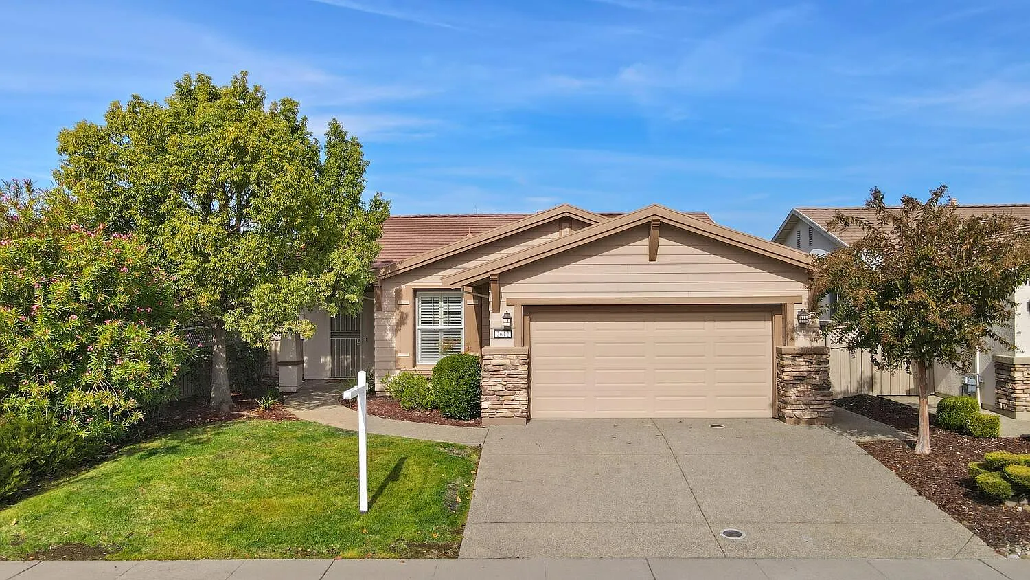 2612 Eagles Peak Ln photo 1