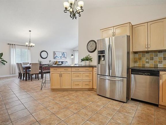 3rd image of 32 Sonoma Ln