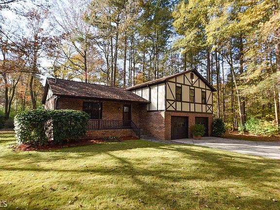 3rd image of 736 Somerset Dr