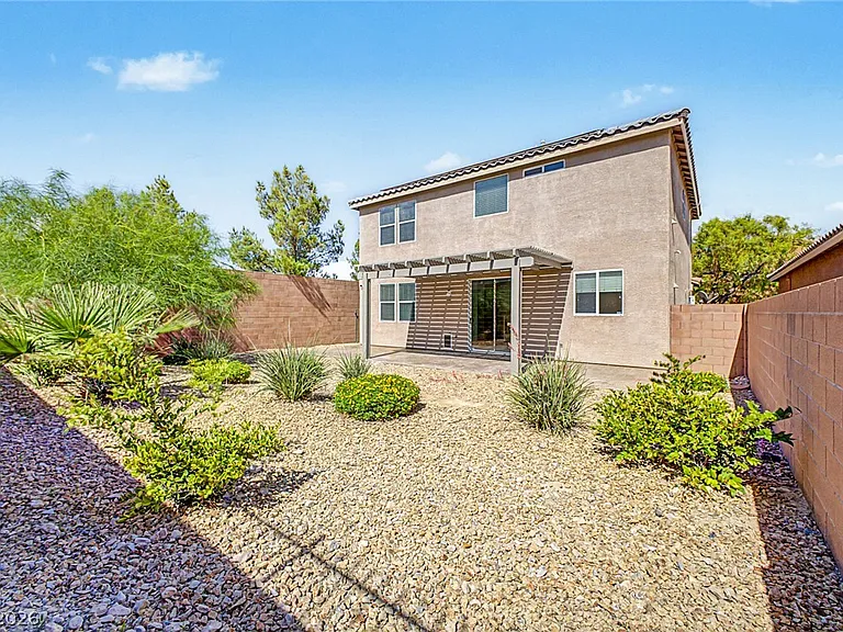 10907 Castle Fountain St — Photo 32