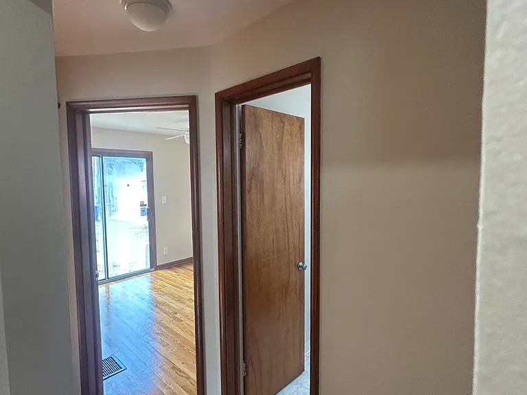 467 E Jeffrey Pl — Photo 8