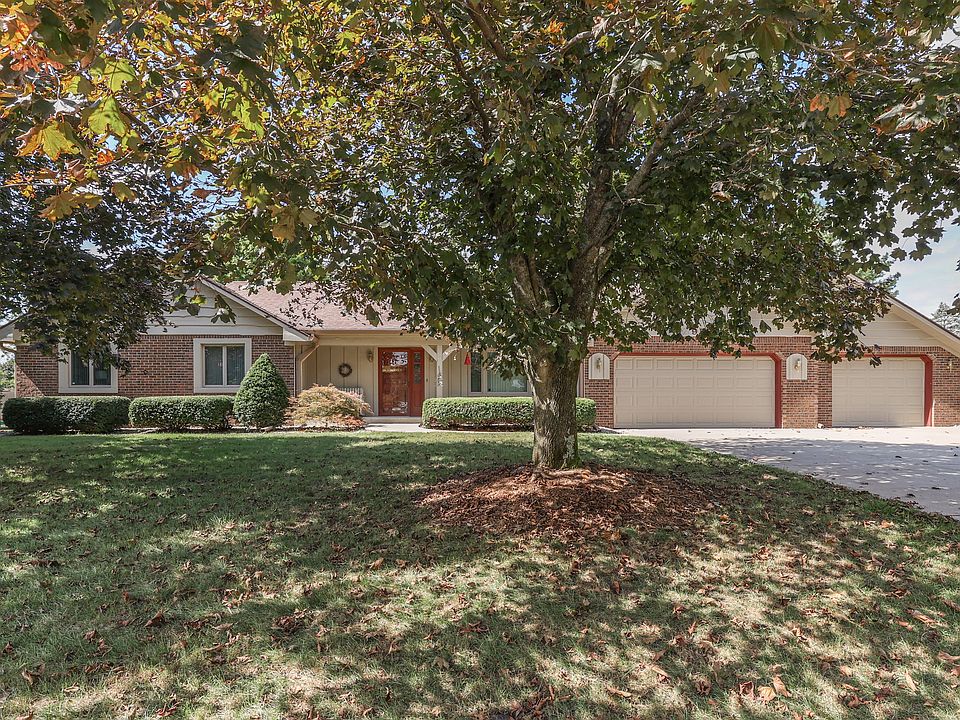 1st image of 918 Carmen Ln