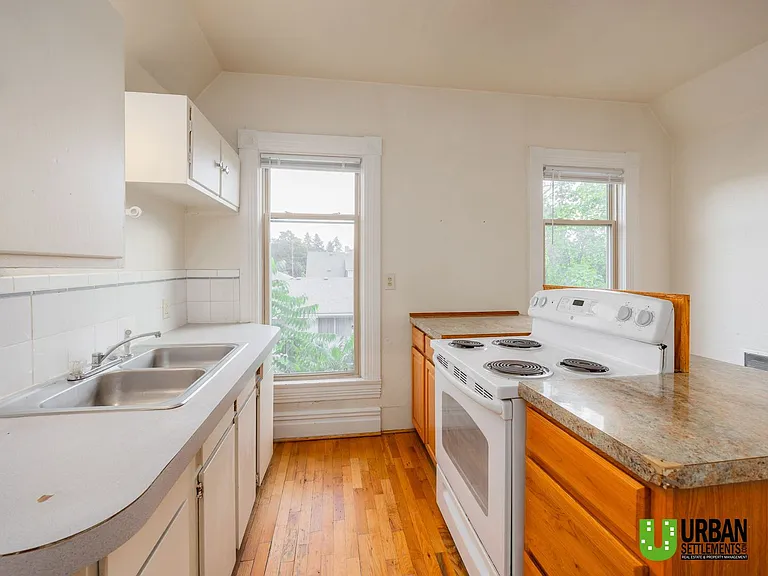 828 W Cleveland Ave — Photo 3