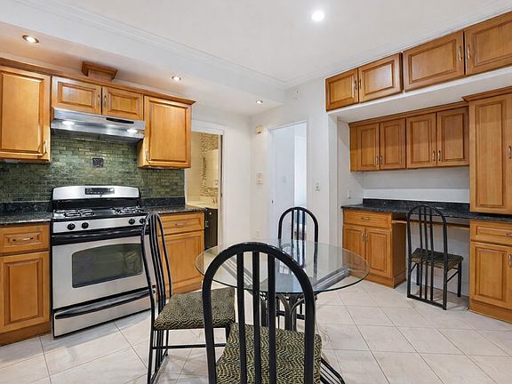 4th image of 217 44th St APT 5