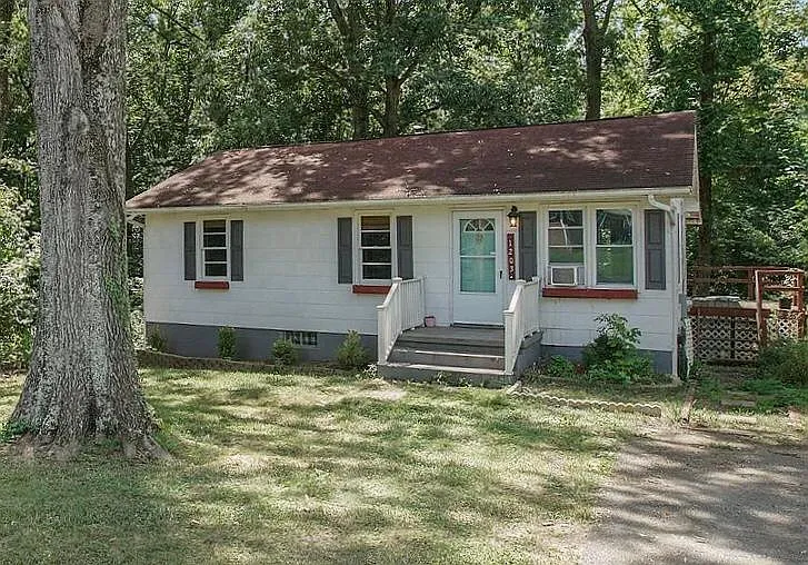 1203 Westview Dr — Photo 1
