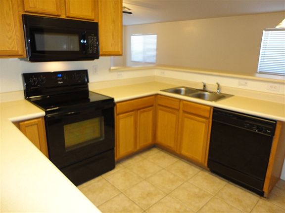 4th image of 16024 W Vogel Ave
