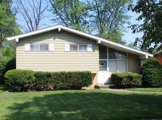 221 Terry Ln, Villa Park, IL
