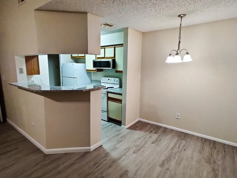216 Afton Sq #212
