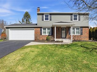 18 Wheatfield Cir, Fairport, NY 14450