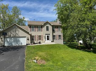 404 Briar Cliff St SW, Poplar Grove, IL 61065