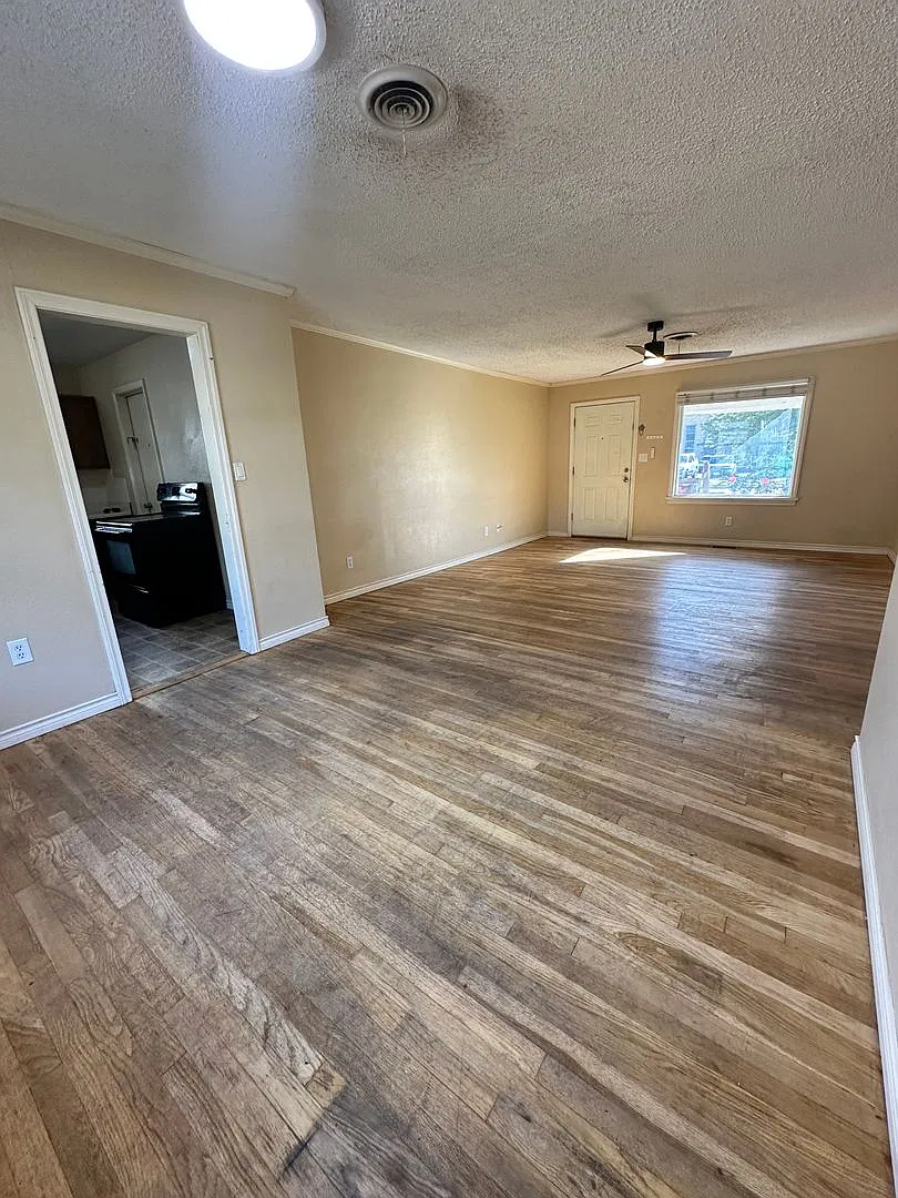 Adorable Home Next to Bivins Elementary! — Photo 3