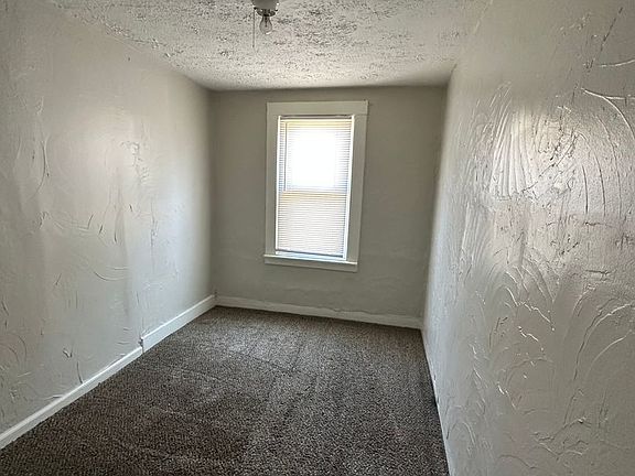4th image of 2606 Queen Ave