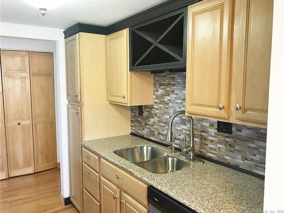 1st image of 5 Brookwood Dr APT E