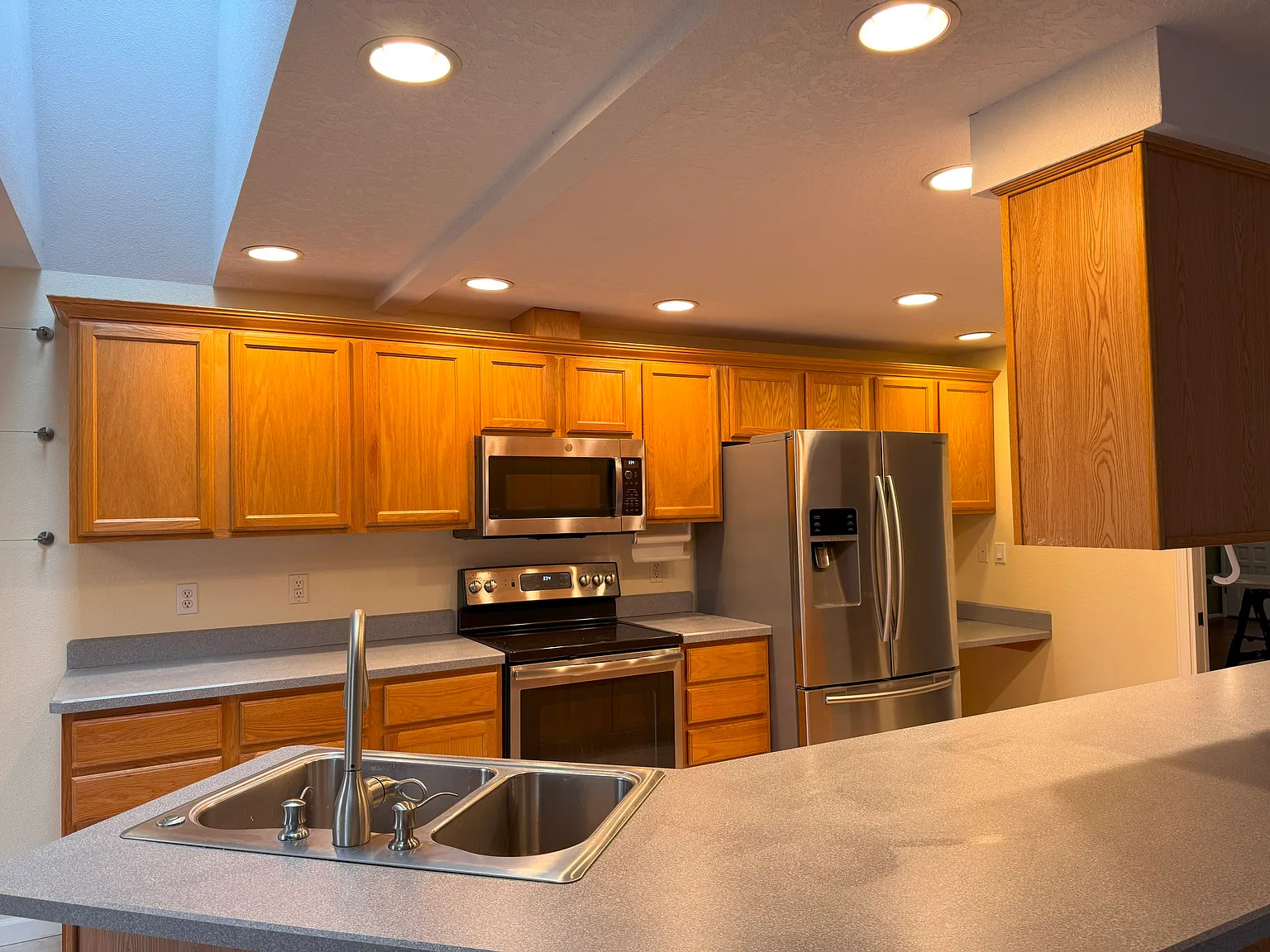 4 bed, 1946 sqft, $3,100 — Photo 4