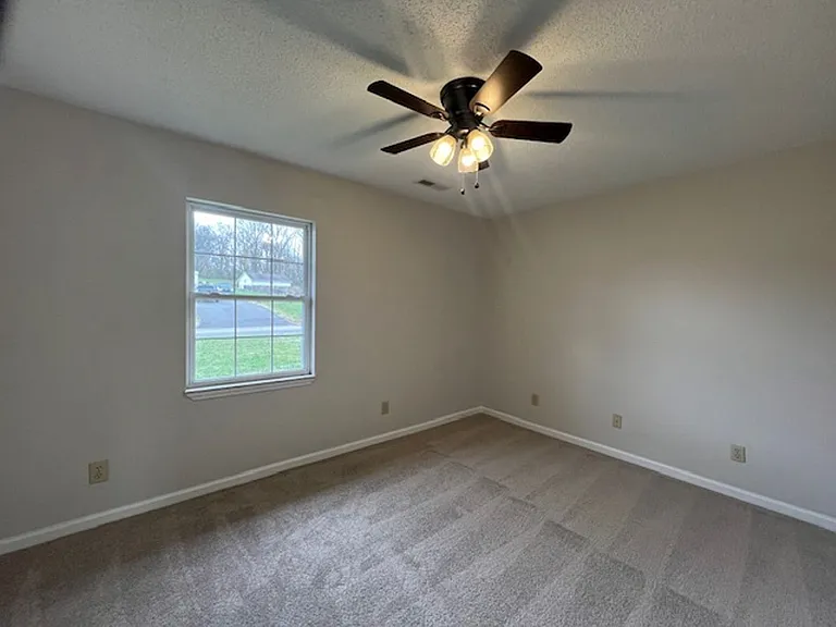 1403 Broadview Cir — Photo 12