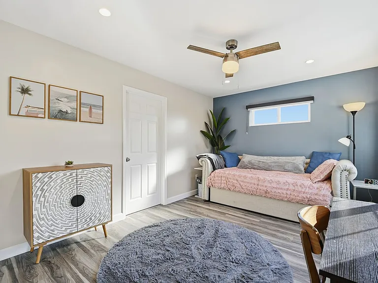 1668 Belford Ave — Photo 18