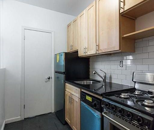 4th image of 339 E 77th St APT 3b