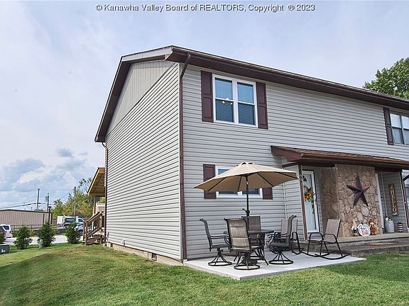 3rd image of 601 Fairway Gardens Dr